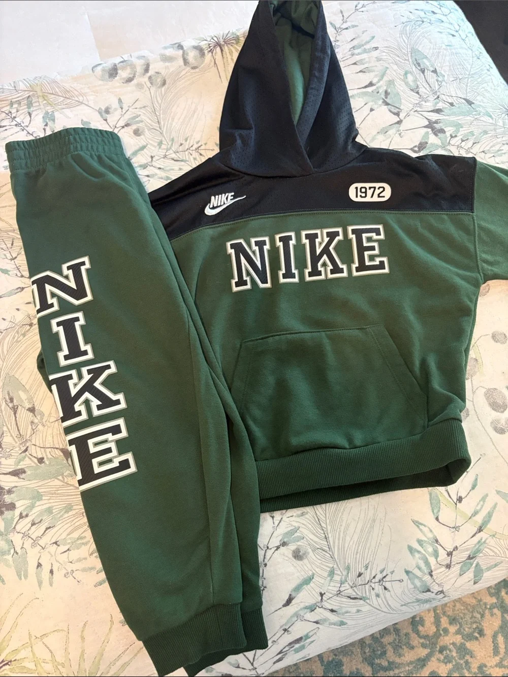 Nike Green & Black Boys' Hoodie and Joggers Set
